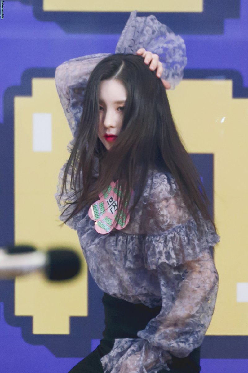Todaysmoonlight's tweet photo. 190306 아이돌라디오 이달의 소녀 희진

깨고 부딪쳐야 해
우릴 볼 수 있도록

#LOONA #이달의소녀 #Heejin #희진 https://t.co/Jjs7CEwMrX