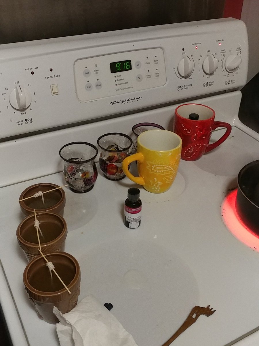 AllHailQueenAli's tweet photo. Candel making mode. https://t.co/yhyWcYjl7p