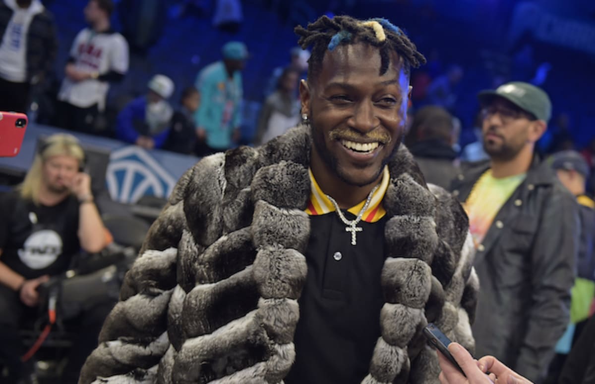 Complex's tweet photo. Antonio Brown traded to the Oakland Raiders. https://t.co/Jrwn0anm2v https://t.co/X5ntFFzzg4