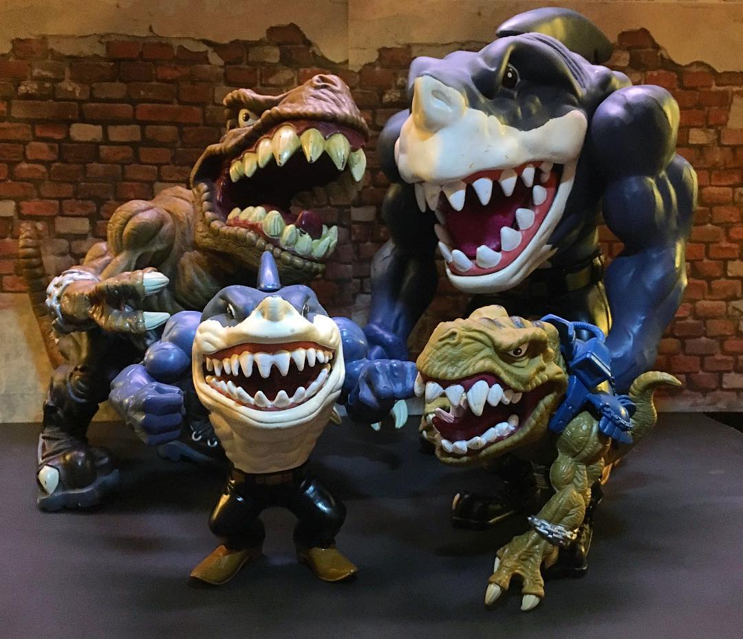 🤜💥🦖🦈🔥 #streetsharks #streetwisedesigns #streetwise #extremedinosaurs #mattel #matteltoys #dinosaurs #sharks #ripster #tbone #trex #whiteshark #childhoodtoys #toyscrewbuddies #vintagetoys #toysofinstagram #jawesome #toycollection #toycollector #toys4life