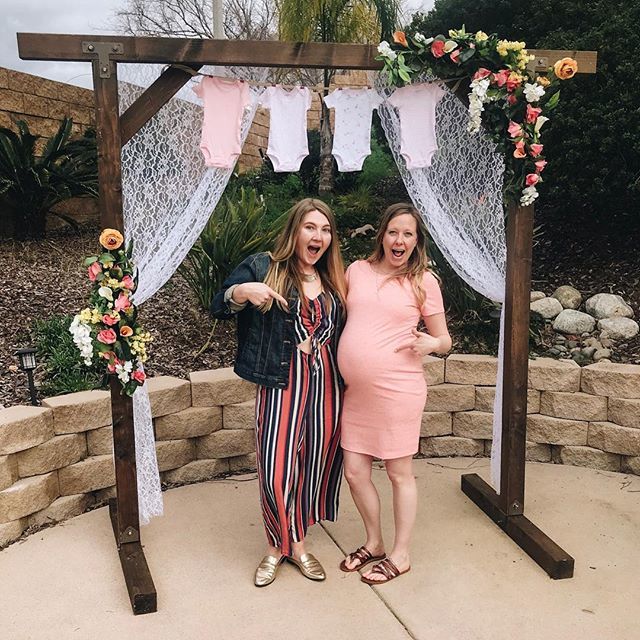 Safe to say we’re both pretty excited for this #babygirl to pop out! 🖤

#babyharahan #babyshowerphotobooth 
Arch by @_kellier ift.tt/2Uuabhl