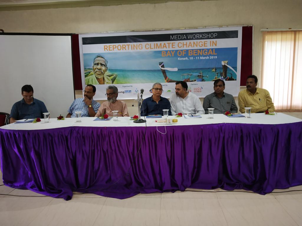 pragatiprava's tweet photo. With thr welcome address by academician Pratap Kumar Rout, all set for #mediaworkshop on reporting #climate #change in #BayofBengal @Konark @Yatrinivas 10-11 #March. #internew #earthnewsjournalism #ranjanpanda #Vasundhara https://t.co/51hrcnO5Sz