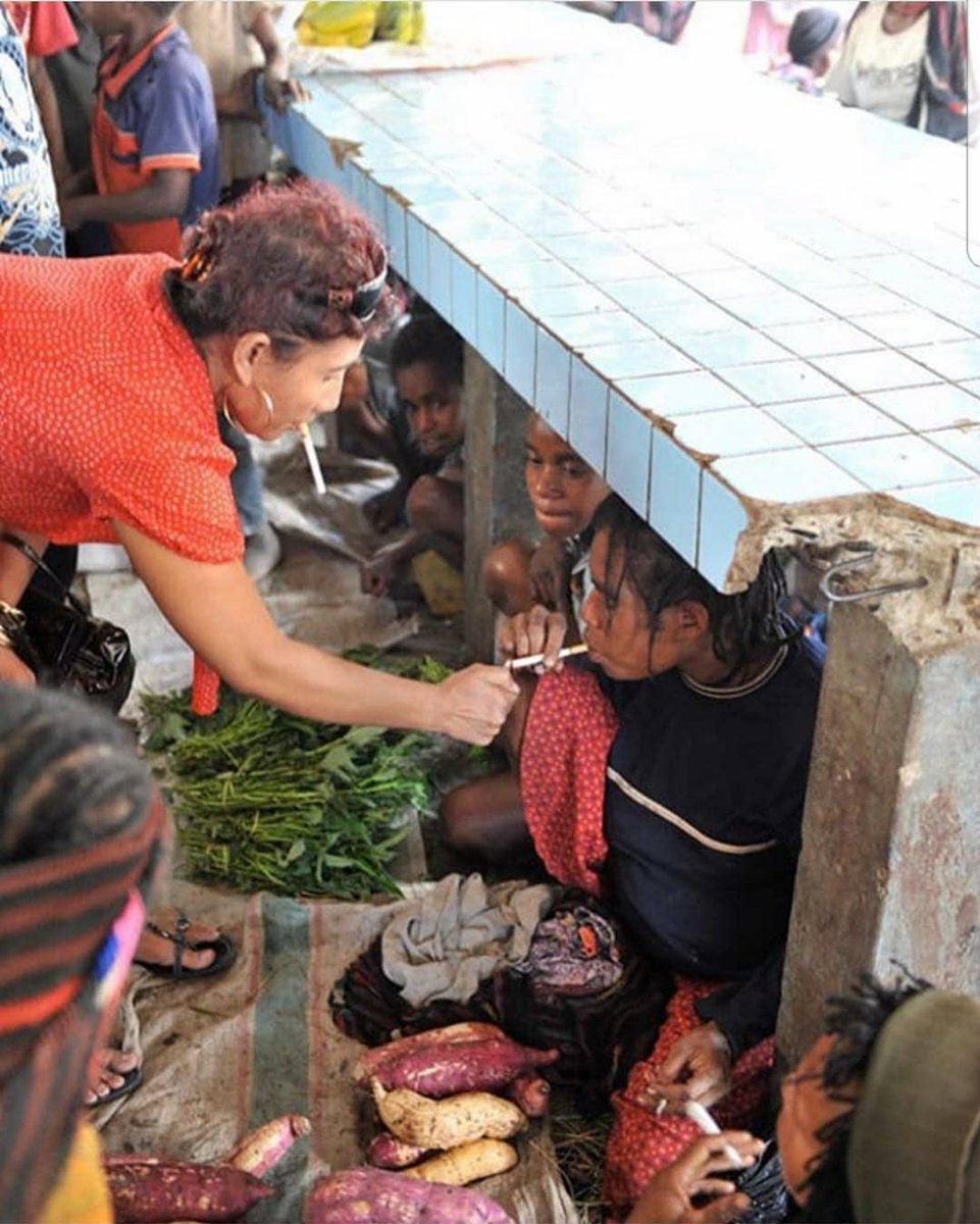 ithadeith's tweet photo. Lebih baik menghisap sebatang rokok, daripada menceritakan perihnya hidup ini 😉
The best 😍 @susipudjiastuti https://t.co/952dqJnEEV