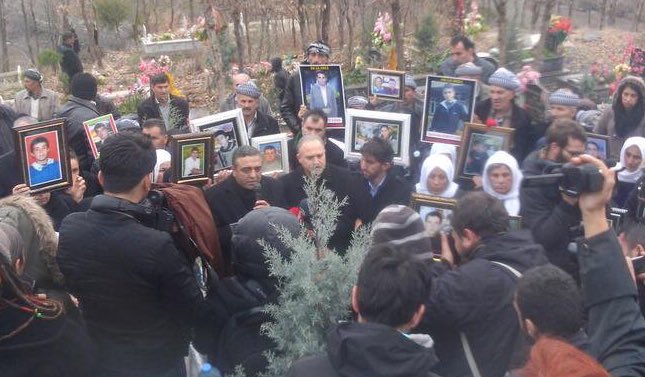 Veliencu's tweet photo. Adalet mücadelemizde bizleri yalnız bırakmayan,tüm hak ihlallerinde olduğu gibi Roboski katliamını ve biz Roboskili ailelere yönelik uygulanan baskıları adaletsizlikleri kamuoyuna duyurulmasında çabalarını emeğini esirgemeyen @MSTanrikulu #SezginTanrıkulunuSeviyoruz https://t.co/KLTANtFGtM
