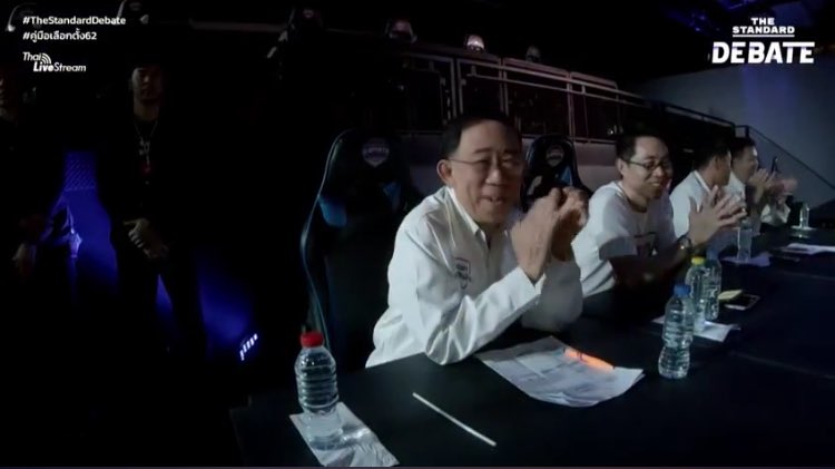 absoluteJB's tweet photo. ดีเบทหรือแข่ง ROV โปรลีค  #TheStandardDebate https://t.co/KkqsKfNpQW