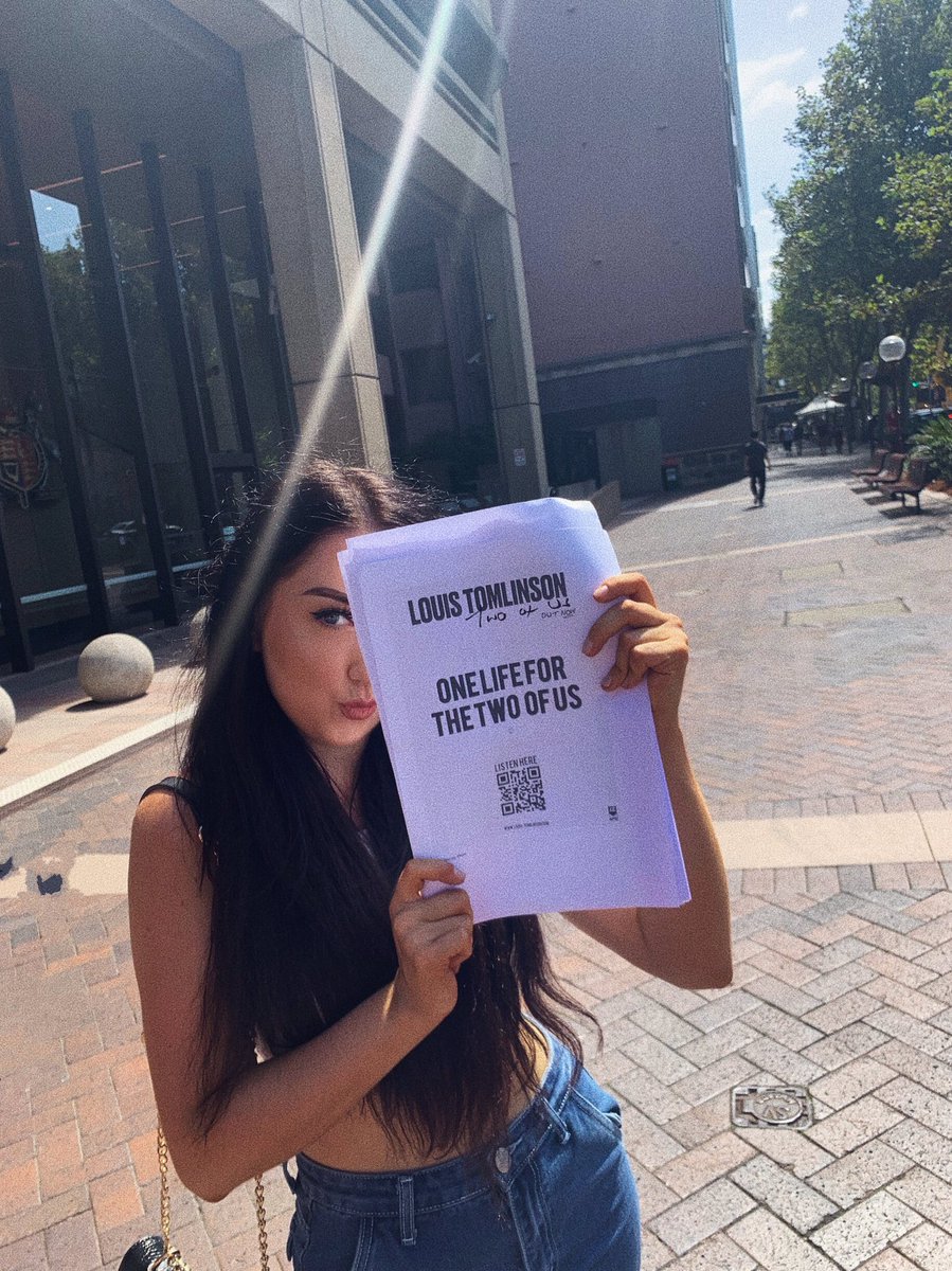 angeleyeslwt's tweet photo. always supporting my boo bear !!!! video coming of the australiams ™️ fucking up sydney soon ! 💘💘💘 #TwoOfsUsOUTNOW #TwoOfUs⁠ ⁠ @LTHQOfficial @Louis_Tomlinson https://t.co/eY6QdRKFaE