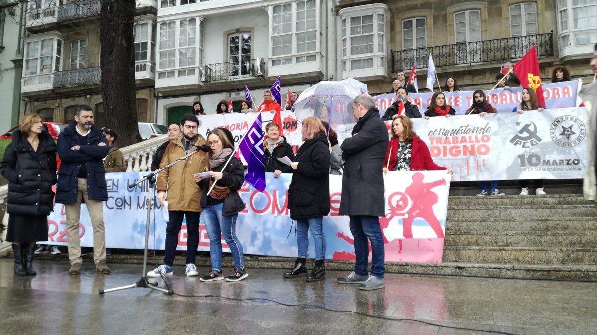 [#10M][#Ferrol] 📣 

Hoxe en Ferrol lembrado a #AmadorRey e #DanielNiebla. Seguimos o seu exemplo loitando por traballo digno! ✊

#10deMarzo #ClaseObreiraGalega