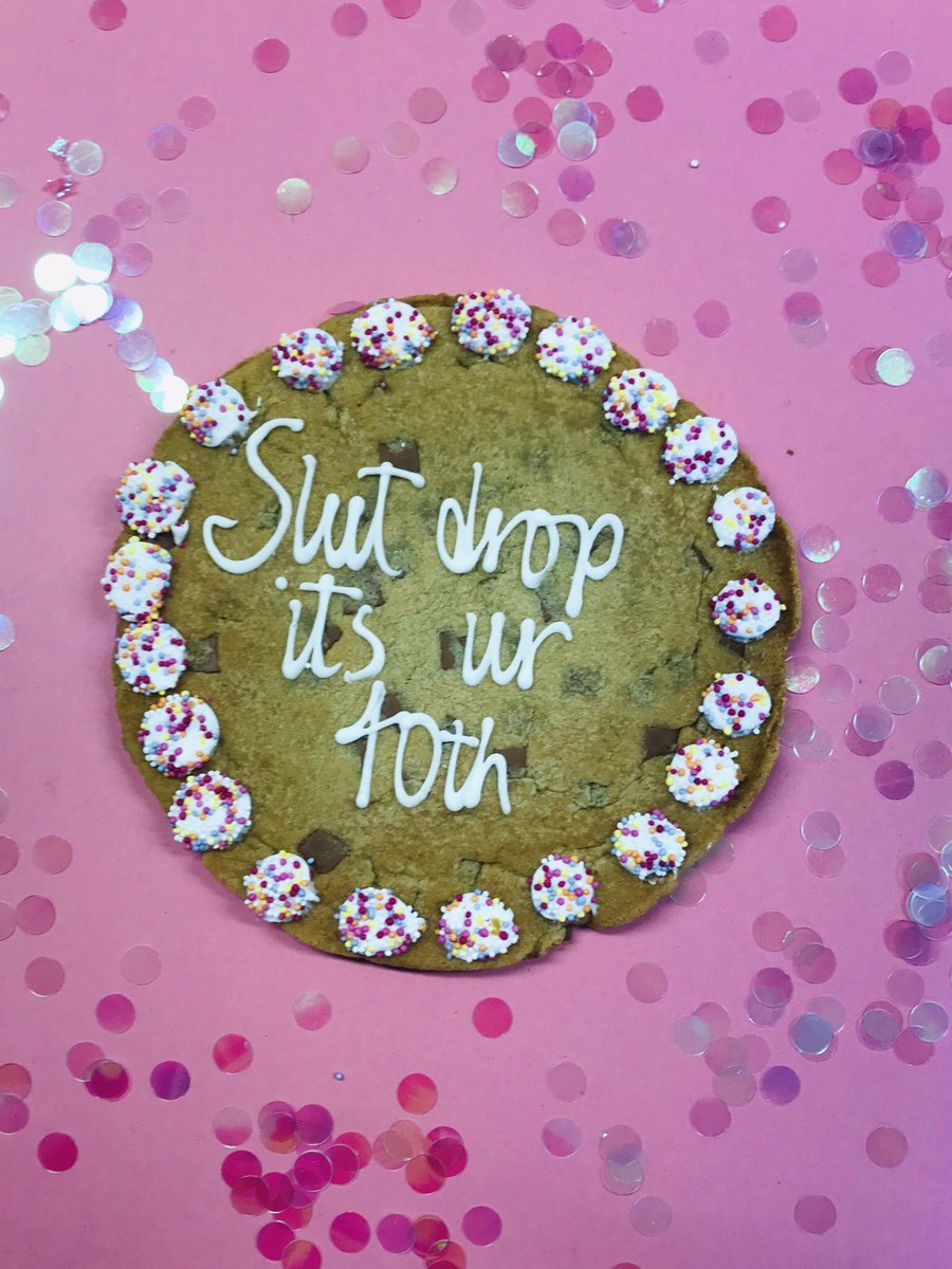 OohAahCookies's tweet photo. Because what else would you do on your 40th Birthday? #slutdrop #40thbirthday #birthdaycard #wepipewhatyoutype #personalised #cookiecard order online now! https://t.co/bXCYVVhbj5 https://t.co/ENOmE2WKVi