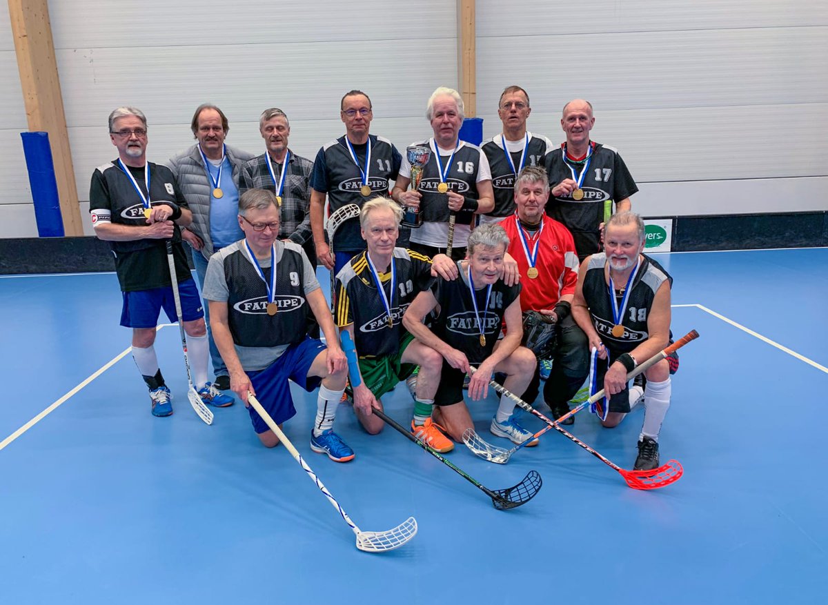 ValttiSB's tweet image. Puotinkylän Valtin M65-seniorit voittivat eilen SM-kultaa. Joukkue uusi hienosti viime kauden kultamitalinsa. Valtti onnittelee mestareita! #salibandy #sbm65
