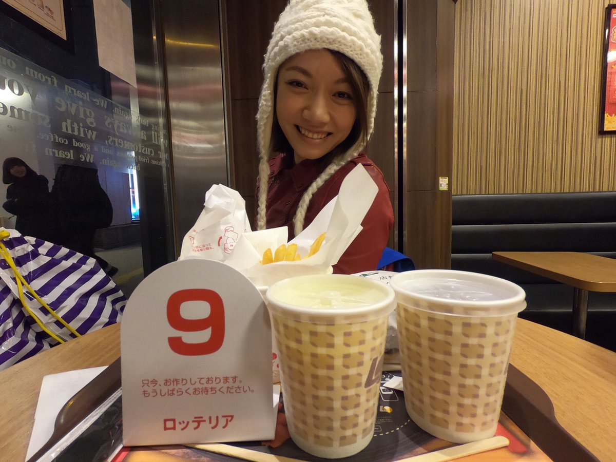 suzanne_jen's tweet photo. Lotteria in Hokkaido! Had a super expensive but very banal burger... https://t.co/EmXsKaeWXr