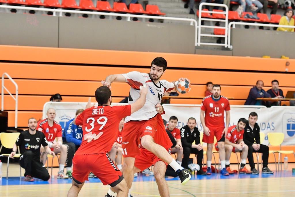 ASOBAL's tweet photo. 🏆 #LigaASOBAL
📌 Jornada 21
⌚️ Descanso
@bmalcobendas 8 ⚔️ @cbmlogrorioja 18
#️⃣ #LiveASOBAL #ALCLOG https://t.co/ZIqjmY376E