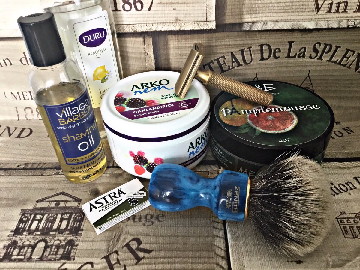 Head SOTD @Duru_TR @ArkoNem #villagebarberoil #zenithbrush #arianaandevans #astrablades #headshave #karverazor @Allwetshavers