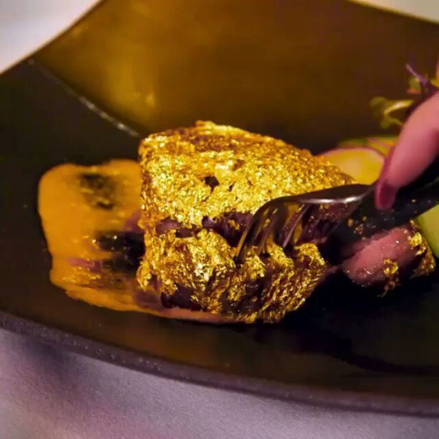 TasteNsnap's tweet photo. Eat or Pass?
Golden steak! Worth $400!!! #tastensnap #Sunday #sundayvibes #foodie #food #Abuja  #lagos https://t.co/uBRRZjtEgI https://t.co/TfdpovGuuv