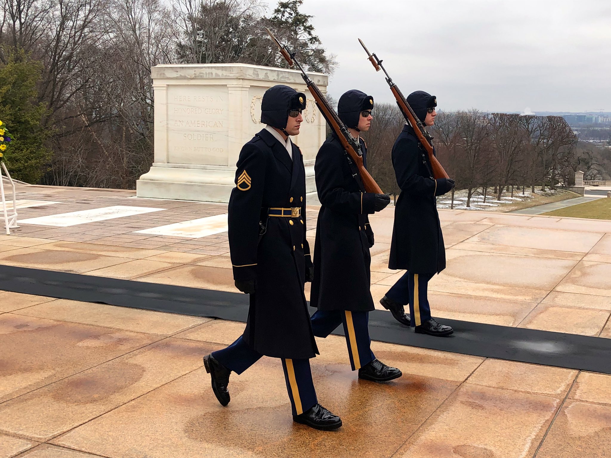 ワシントンdc観光 高校生相手の スルーガイド 2日目 午前中 衛兵交代式 を含めた アーリントン国立墓地 ランチ込みでの ナショナルギャラリー 午後は ホロコースト慰霊博物館 見学でした ホロコースト はやはり高校生には刺激が強く 毎年早々と戻っ ワシントンdc観光 高校生相手の スルーガイド 2日目 午前中 衛兵交代式 を含めた アーリントン国立墓地 ランチ込みでの ナショナルギャラリー 午後は ホロコースト慰霊博物館 見学でした ホロコースト はやはり高校生には刺激が強く 毎年早々と戻っ