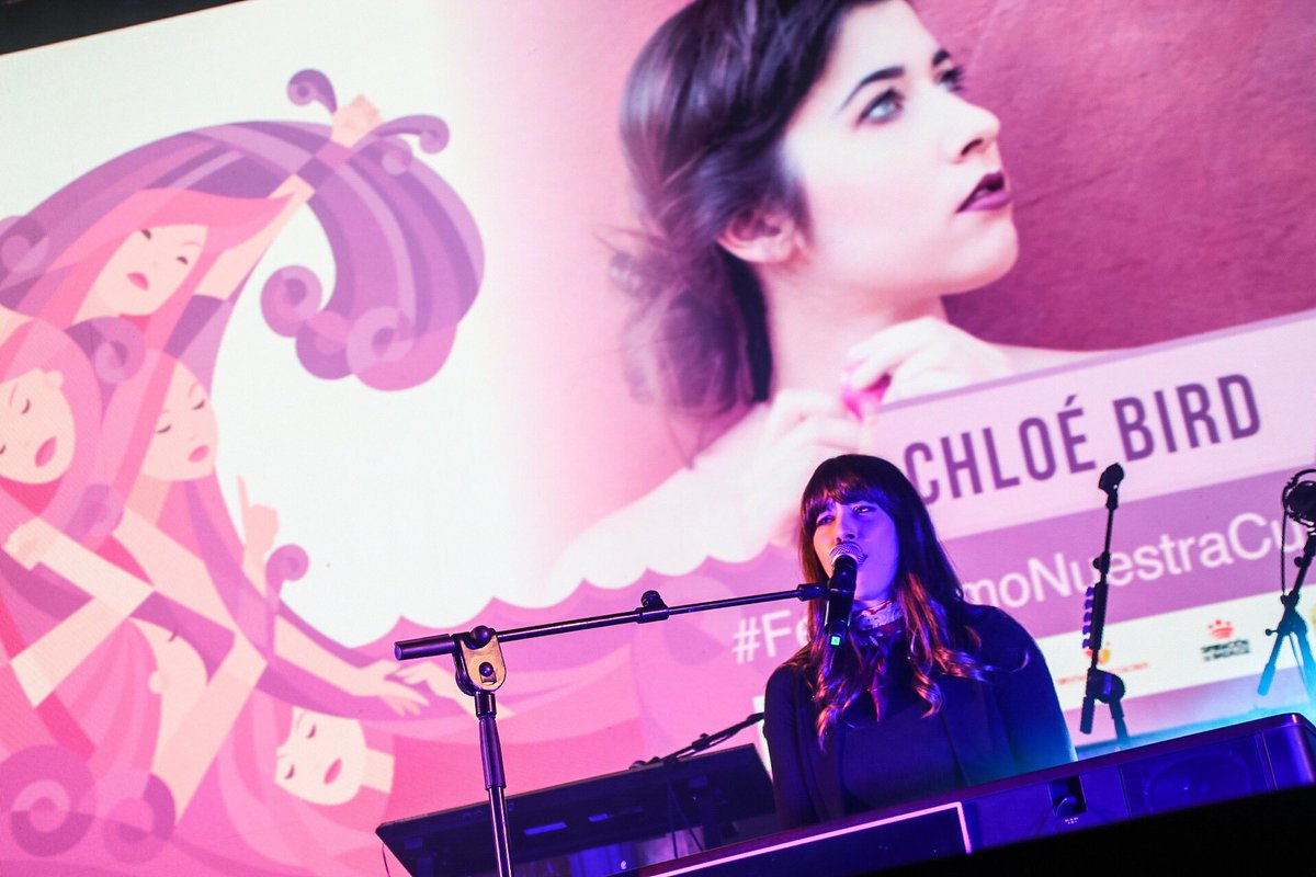 cultura_EXT's tweet photo. 🎶🎵🎶 Resumen en imágenes de lo vivido ayer en Mérida. 

El concierto bajo el lema #FeminismoNuestraCultura 🌊✊🏻💜 presentado por @OAyuso y compuesto por las voces de @BelyBasarte, @ChloeBirdMusic , @_Descalzas y @MariPepiLuciBom quienes reivindicaron los derechos de la mujer https://t.co/GQeKqSriIV