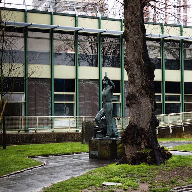 Charles_Inman's tweet photo. Day 29 - Coventry has a lot of history .
.
#travel #photooftheday #photography #nature #outdoors #urbanexploration #urbanphotography #fitnessmotivation #healthylifestyle #motivation #earlymornings #earlybird #goals #healthgoals #canon #dedication #morningmotivation #worklif… https://t.co/BarmOl7wPZ