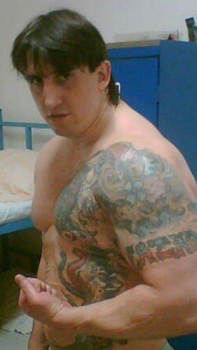 BREAKING: Police have called for the public to remain vigilant after confirmation that <a href="/GNev2/">Gary Neville</a> evil twin Barry has escaped from Strange Ways HMP <a href="/Carra23/">Jamie Carragher</a>  keep an eye out!! 😂😂