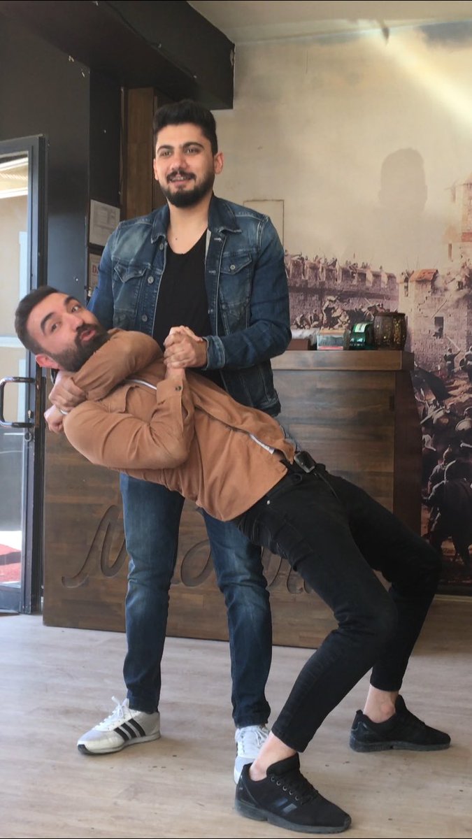 Alfa erkek nedir ? Enter <a href="/farukcicekdag/">faruk çiçekdağ</a>