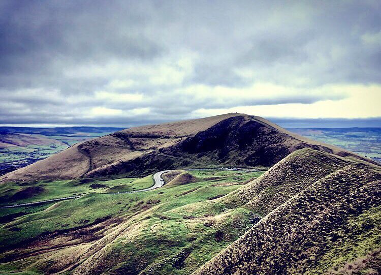 Hi all👋🏼😊I ventured into the Peaks for the first time a few weeks ago and it’s so pretty there!!😍We walked a horseshoe route up Mam Tor (pictured) around to Kinder Scout and back ...awesome days walk👌🏼😊 #outdoorlife #hiking #adventure #explore #ordnancesurvey