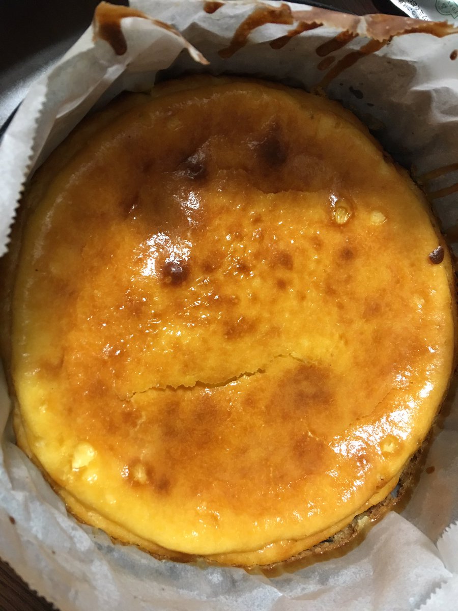 okashe_'s tweet photo. 友達の誕生日パーティに🎂

＊紅茶シフォンケーキ
＊ホワイトチョコスコーン
＊ベイクドチーズケーキ

食べてくれる人の事を想いながら作るお菓子作りは最高だね🌼🌼🌼 https://t.co/oOpRVXLlCj