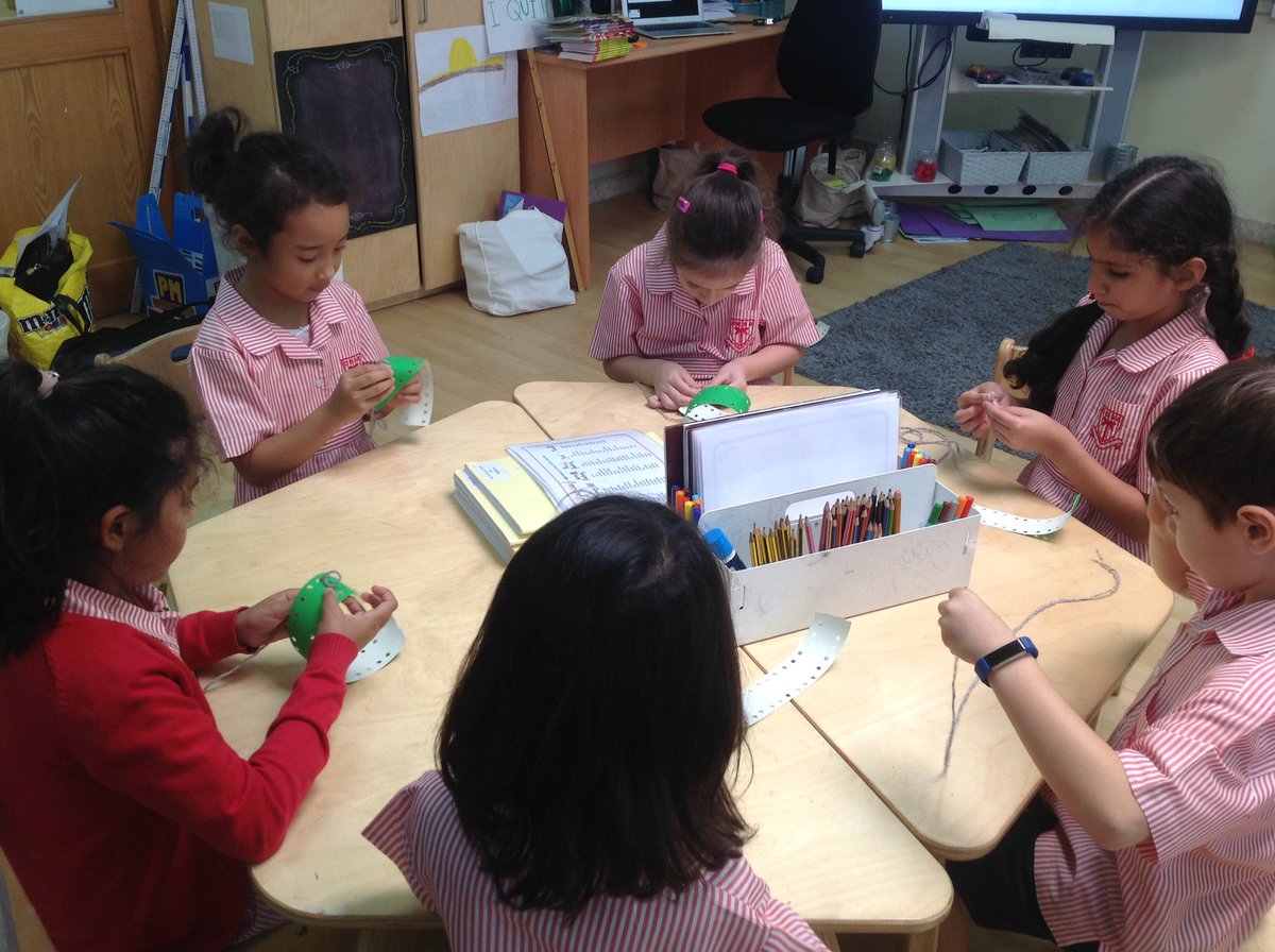 DESSyear2's tweet photo. We need to make an item for our mysterious characters, but first we have to learn how to sew ๐๐๐๐ #sewingbasics #CP @DESS_YearTwo_red https://t.co/dQZnzqlVnB