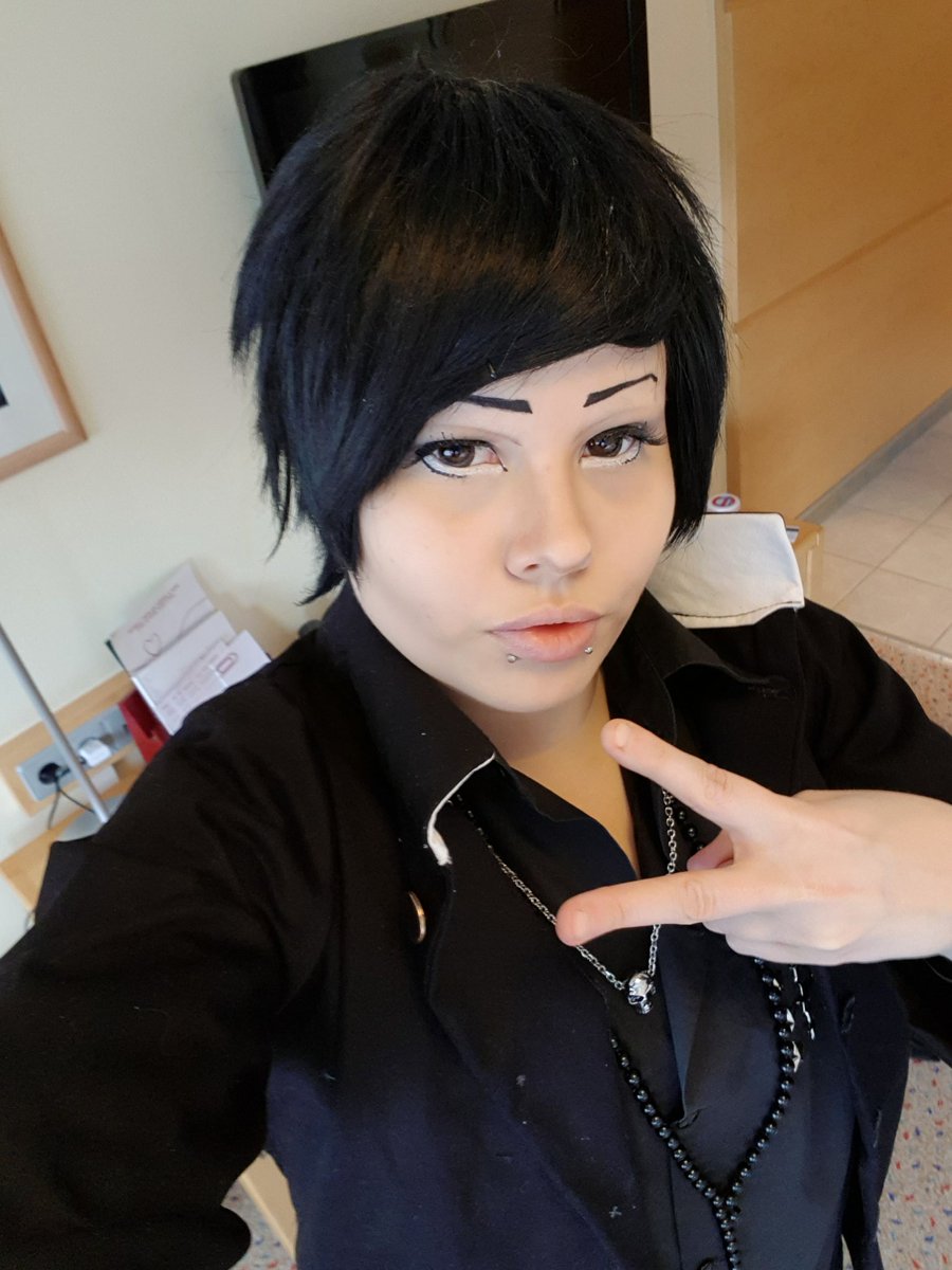 _Hobi_Flower_'s tweet photo. #yukicon day 2. Finally I cosplaying this bad boi 😍💜 #finnishcosplayer #wangdadong #koone3 #koonereact #wangdadongcosplay #crossplay https://t.co/5fTxX0GJpp