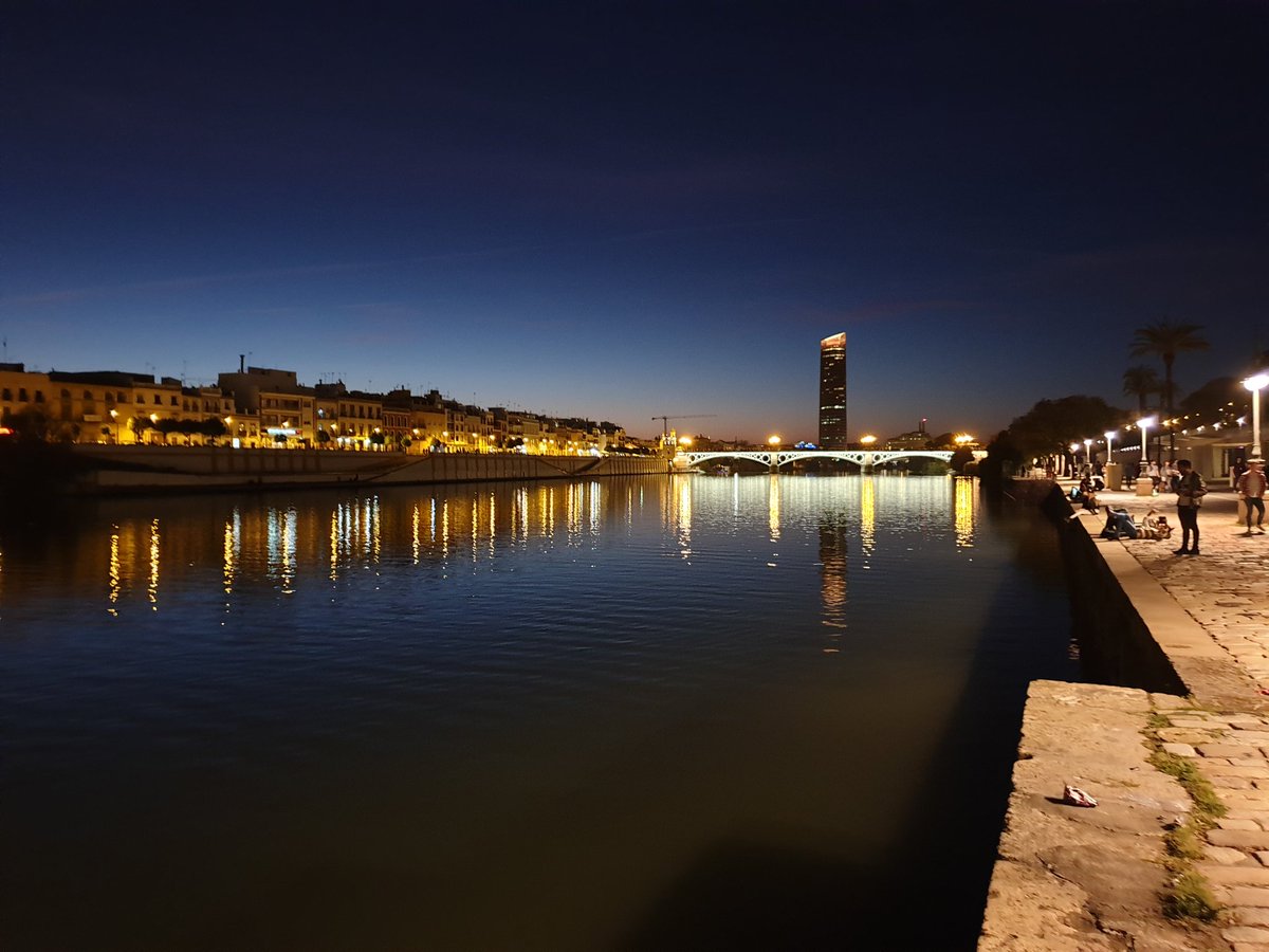 #sevilla tiene un color especial hasta de noche. #Andalucia #Spain @Destino_AND @AndaluciaenFoto @andaluciaparais