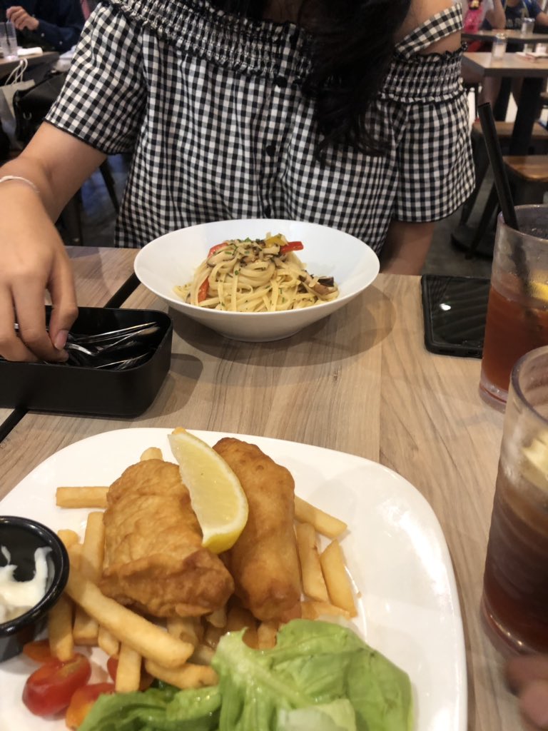 Lunch with @jujuionthebeat and  @sharanvkaur - being third culture kids, living with brown parents, social expectations and assumptions, campus life, different university cultures, religion and sex education, evangelism, Twitter friends, our relationships with our communities