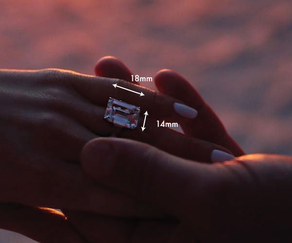 Jenny from the Block with the huge rock! All the details on Jennifer Lopez's new engagement ring here: ringspo.com/jennifer-lopez…