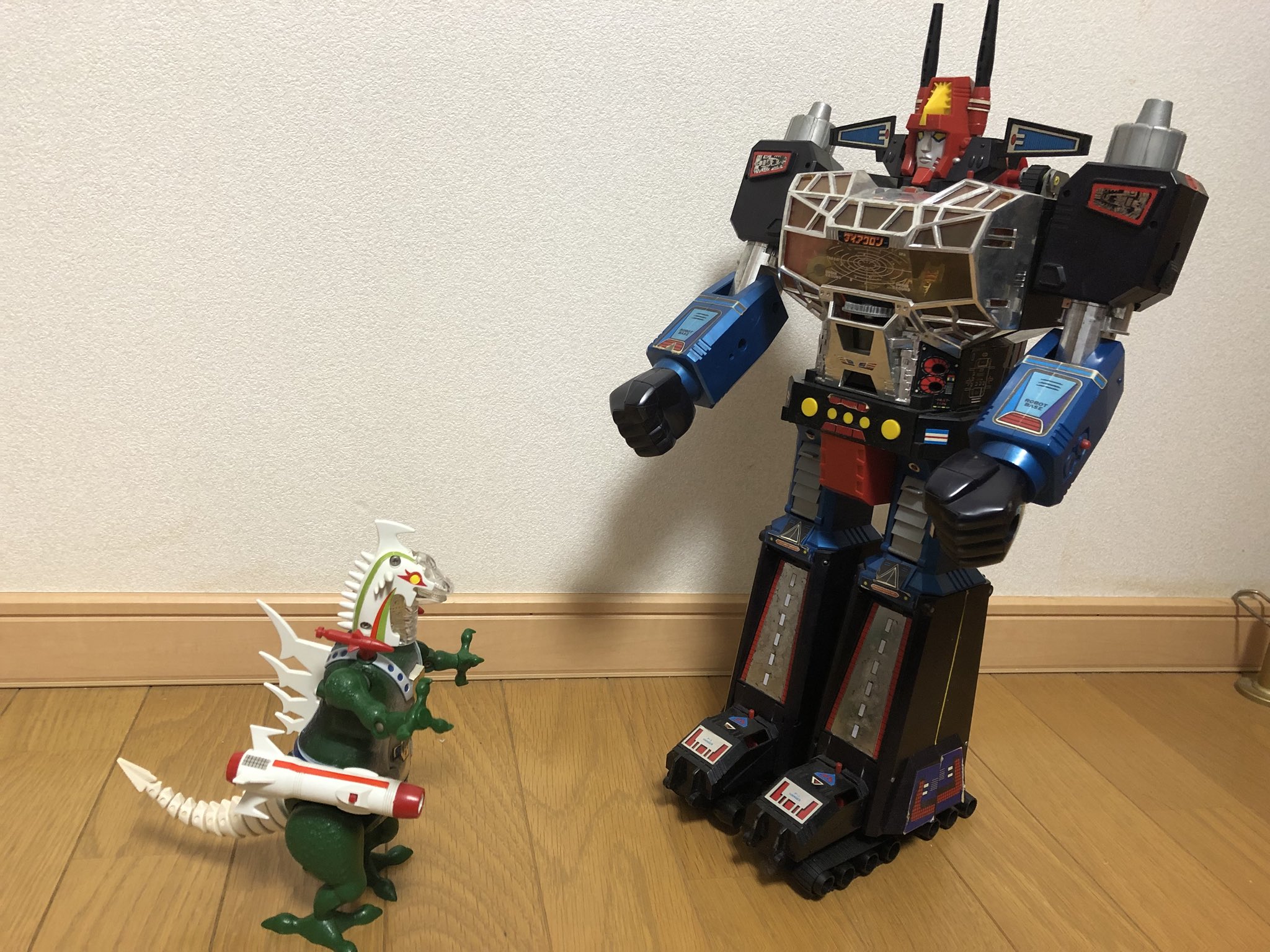合体戦士 こちら ロボットベース ワルダー軍団 改造怪獣マシンドラゴン 接近中 全隊迎撃態勢をとれ な カラーリングが違う ダイアクロン T Co Qskhyuwifq Twitter 合体戦士 こちら ロボットベース ワルダー軍団 改造怪獣マシンドラゴン 接近中 全隊迎撃態勢をとれ な カラーリングが違う ダイアクロン T Co Qskhyuwifq Twitter