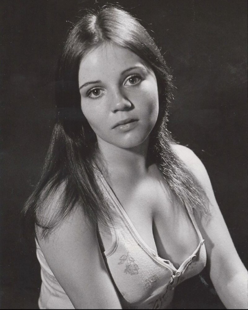 Happy Birthday Lesley Dunlop, born this day in 1956. 