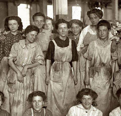 Transfofa's tweet image. "On March 8, 1857, about 130 women died burned when they were locked up in the weaving factory in New York where they worked because they were on strike. In honor of these women, in 1910, the 8th March was declared "International Women's Day".