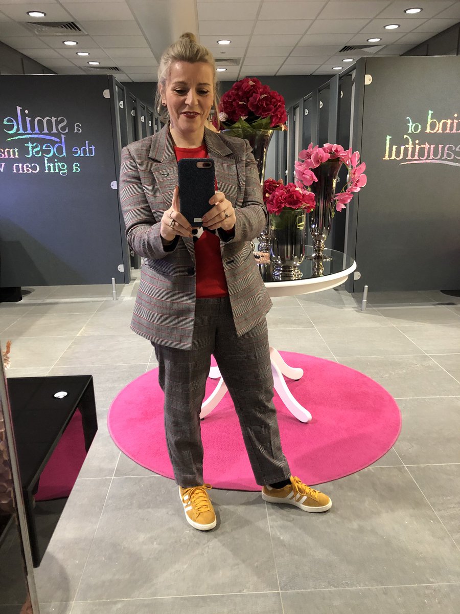 Jacqui_Goodwin's tweet photo. A snowy Sunday but we don’t care 😁 today it’s all about #promotionplus here at @SlimmingWorld head office  bring on the fun and learning  ⛄️ big shout out to all @SlimmingWorld Consultants come and say hi here on Twitter! #sundaymorning #slimmingworld https://t.co/iiHdqJzVJG