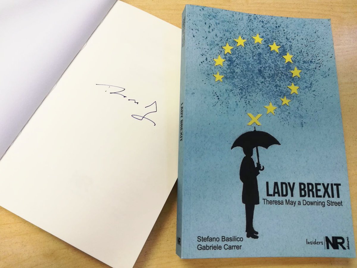 NRedizioni's tweet photo. Nel 2017 abbiamo pubblicato #LadyBrexit, un ritratto personale e politico di #TheresaMay. Autori: @GabrieleCarrer @StefBasilico.
Oggi, grazie a quest'ultimo, siamo riusciti a consegnarle una copia del #libro. Poi un paio gliele abbiamo fatte firmare 😬

👉 https://t.co/wo16rGben0 https://t.co/VZWQGGKZ0Q