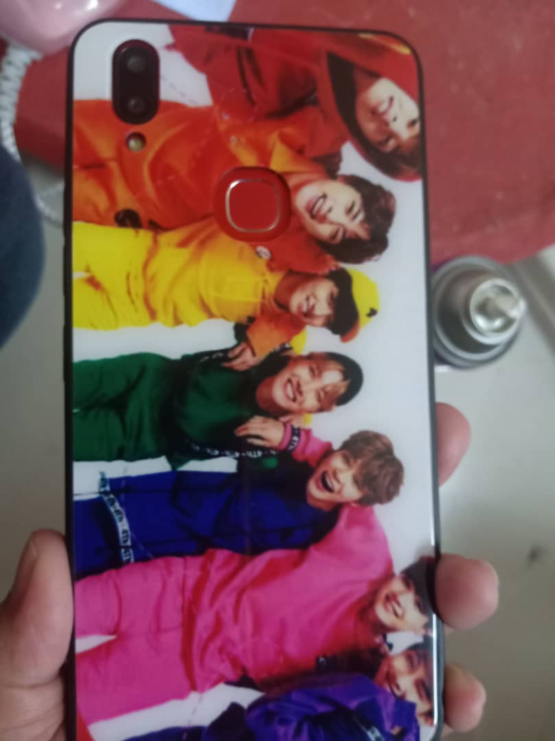 whalienlynn's tweet photo. kt event #HeartString0903 smlm,ada sorang ARMY tnya beli casing fon kt mana..masa tu tak sempat bual sgt, just ckp beli kt SHOPEE je sbb crowded masa tu..nma pun tak smpat tnya๐ขharap post ni lalu kat timeline awak..tlg rt guys..bkn nk promot brg tp nak tlg sesama ARMY je๐ https://t.co/171JNvFKtk