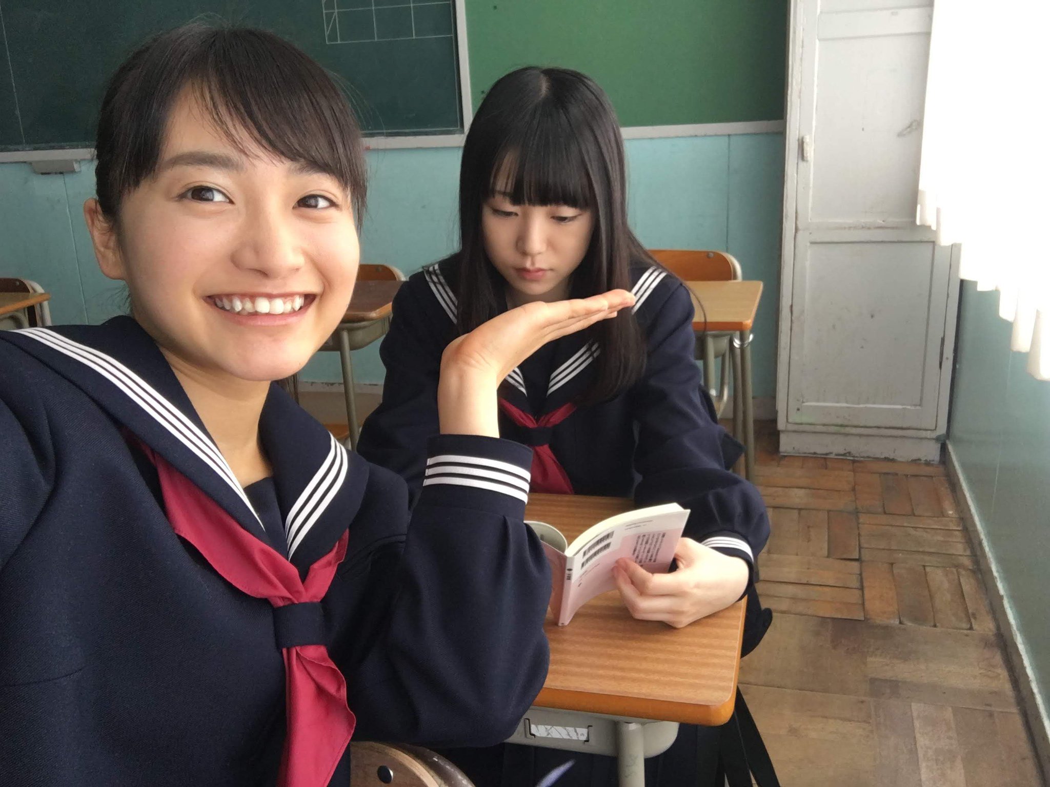 映画 君と 徒然 公式 Na Twitterze 長谷川圭佑監督映画 君と 徒然 期間限定公開中 Episode1 17歳と 17歳 では キャストの福田さんと都塚さんがふたりで教室で自撮りをするシーンがあります 撮影中実際に福田さんが自撮りした写真を特別に公開 正反対の