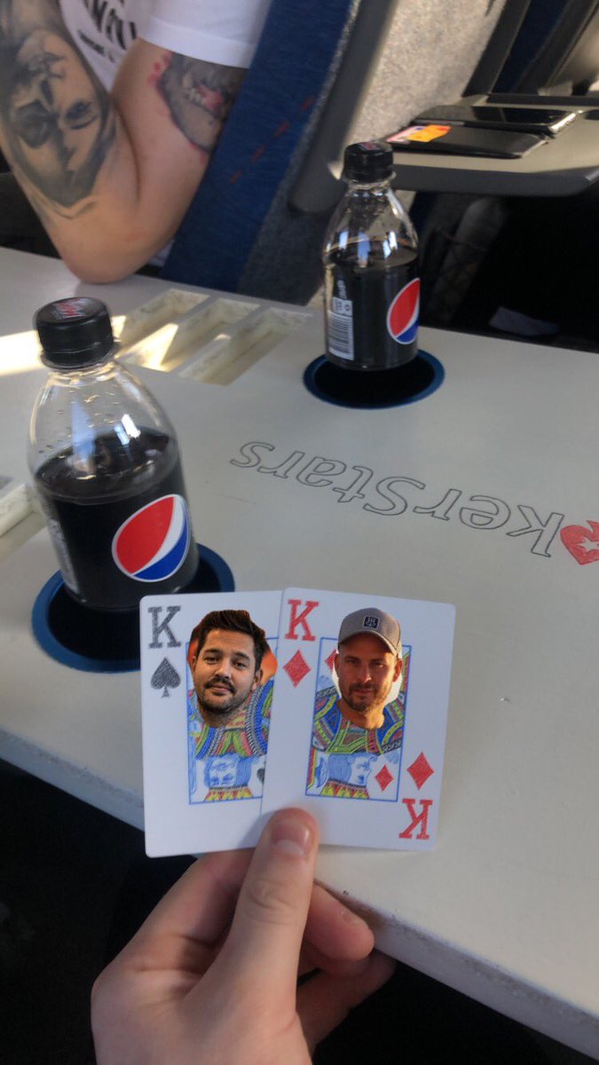 viktorhaansson's tweet photo. Satan vad pepsi man är på att kvalserien börjar 😃🏒🚌 #tuttopepsi @TuttoBalutto https://t.co/F2EAfoxzjV