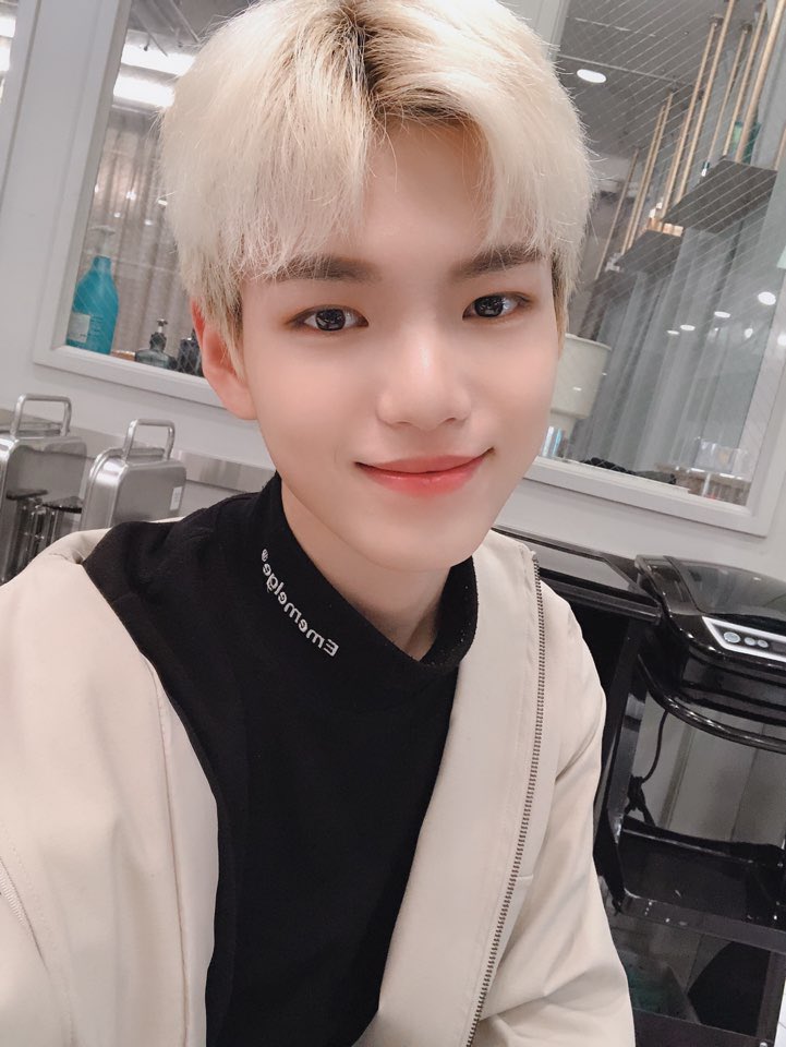 by_verivery's tweet photo. [#계현]
오랜만에 사진 대방출!!!
조만간에 또 찾아옵니다아 ㅎ
#사진 #대방출 #계현 #사복 #베리베리 #VERIVERY #보고싶어요ㅠㅠ https://t.co/0u46iQ2iz9