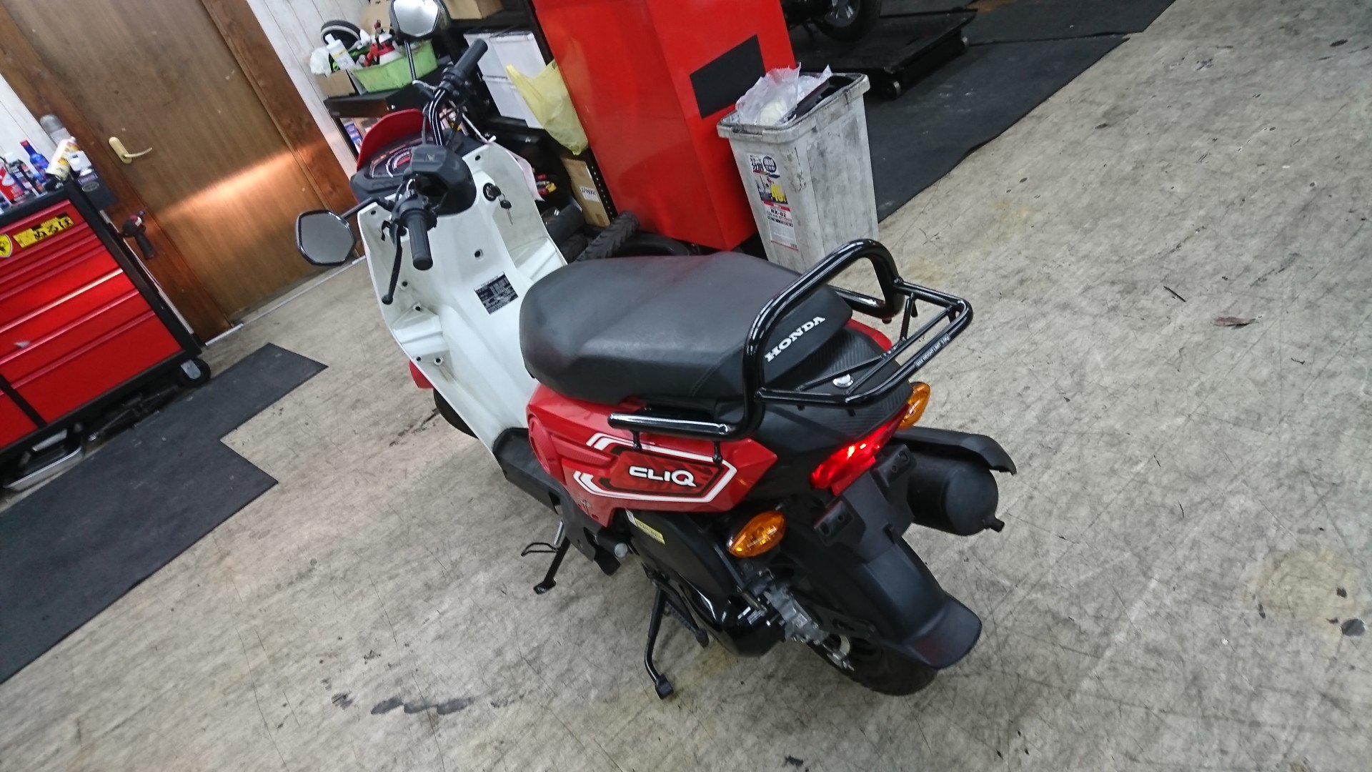 バイクセンター茅ヶ崎 突然ですがココでホンダのクリック１１０をご紹介いたします インドからの輸入バイクでｎａｖｉ110との兄弟車です 新車の原付二種では群を抜いて安いです Gt Lt 価格はなんと乗り出し価格 14 39万 ｷｬﾘｱ ｻｲﾄﾞｽﾀﾝﾄﾞ込み