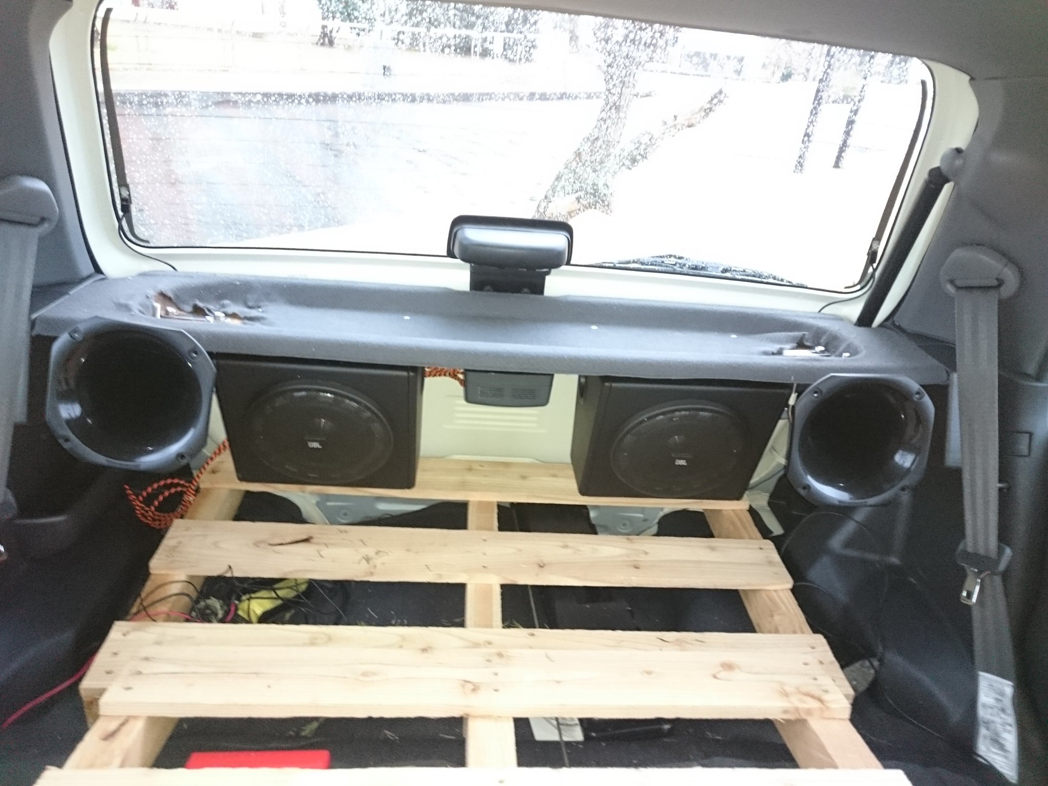 Jp2loa Electronics リアスピーカーユニット車載 した 案の定ツイーターホーンの影響で高域出過ぎ ウーハーは期待値より低域不足 純正フロントスピーカーはデッキ交換後から低域入力オーバーの音割れで話にならず 社外品入手済み これから対策予定 Jp2loa Electronics リアスピーカーユニット車載 した 案の定ツイーターホーンの影響で高域出過ぎ ウーハーは期待値より低域不足 純正フロントスピーカーはデッキ交換後から低域入力オーバーの音割れで話にならず 社外品入手済み これから対策予定