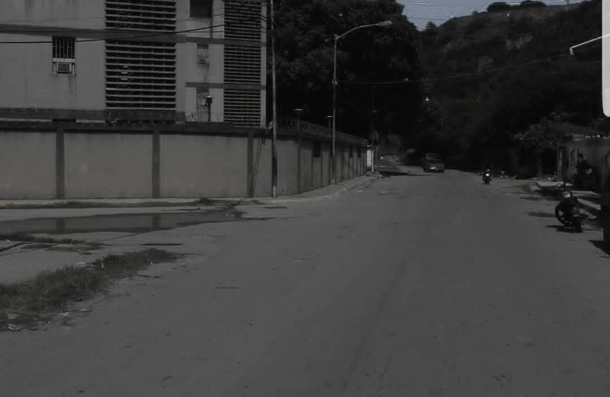 VPITV's tweet photo. #10mar A través de las redes sociales, usuarios reportaron la explosión de una tubería de gas en Marapa Piache, en Catia la Mar, Vargas. El hecho habría dejado varios heridos  Foto: La Verdad de Vargas https://t.co/vWDXFBA0MG