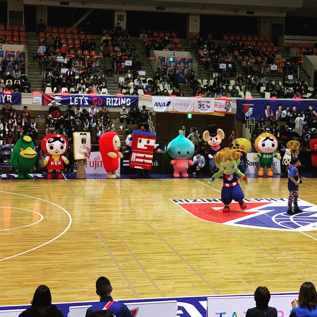 gorilla4211's tweet photo. ウホ 
#ライジングゼファー福岡 #観戦 #久しぶり #福岡市民体育 #MARQUSBLAKELY #よき #NEWERA https://t.co/6hW6PsKeuK