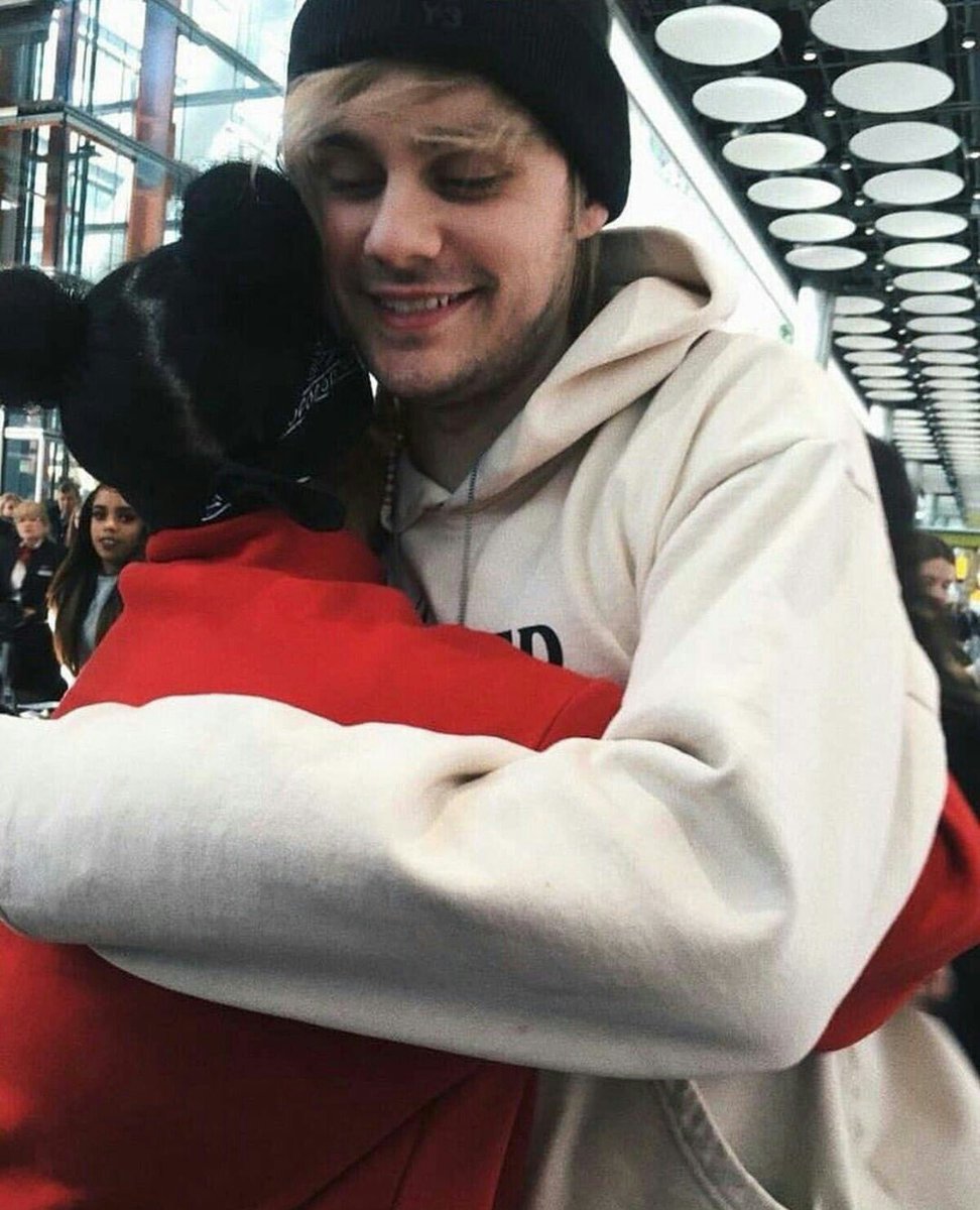 saronicaaa's tweet photo. we are so lucky.🌹
@5SOS @Michael5SOS @Luke5SOS @Calum5SOS @Ashton5SOS
#iHeartAwards #BestFanArmy #5SOSFAM #team5sos https://t.co/czGox3Bt68