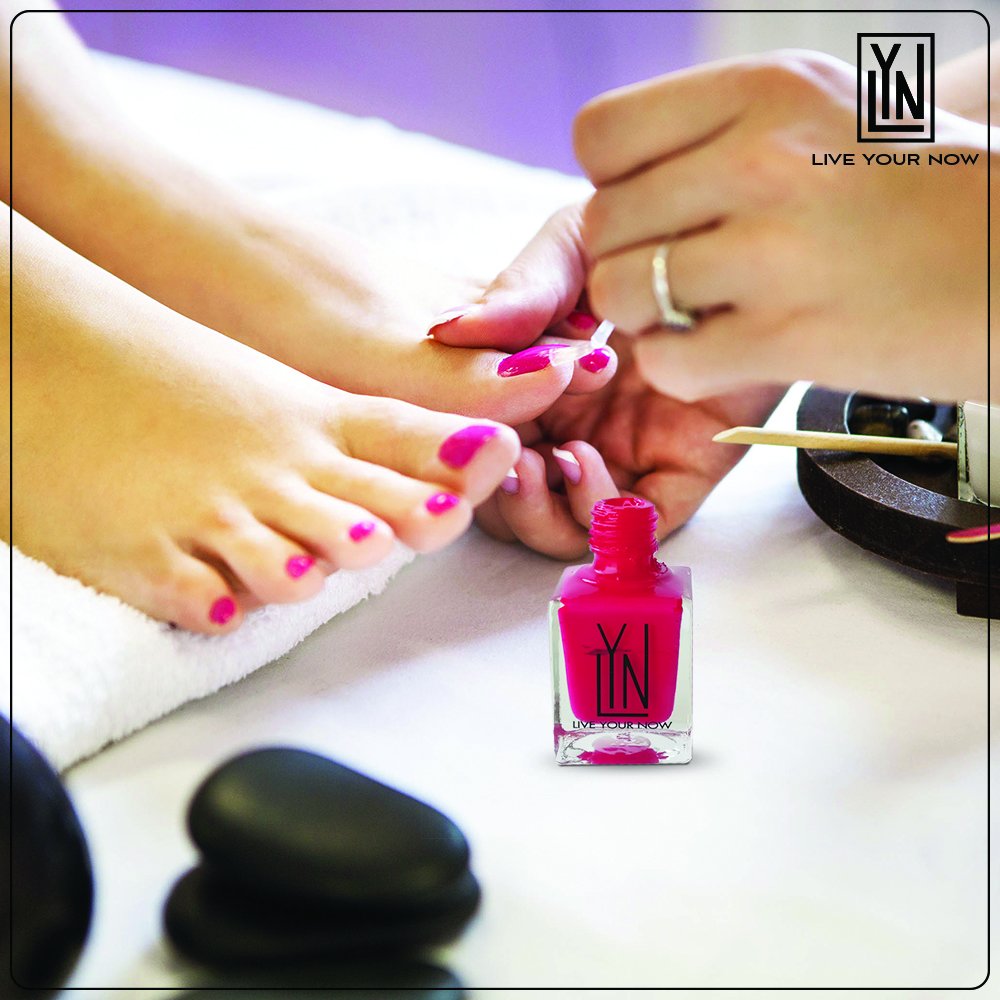 thelynshop's tweet photo. The warm, rich, deep pink for the feet!
Featured shade: Didya Vinka at Me
Buy Link: https://t.co/8XxBRfn8mW
.
.
.
#lynnailsindia #lynpinks #hotpicks #lynblog #lynlove #liveyournow #veganfriendly #buynow #classicpink #loveforpinks #highdefinition #nailtrends #happyfeet #nailblog https://t.co/kDDFDn593z