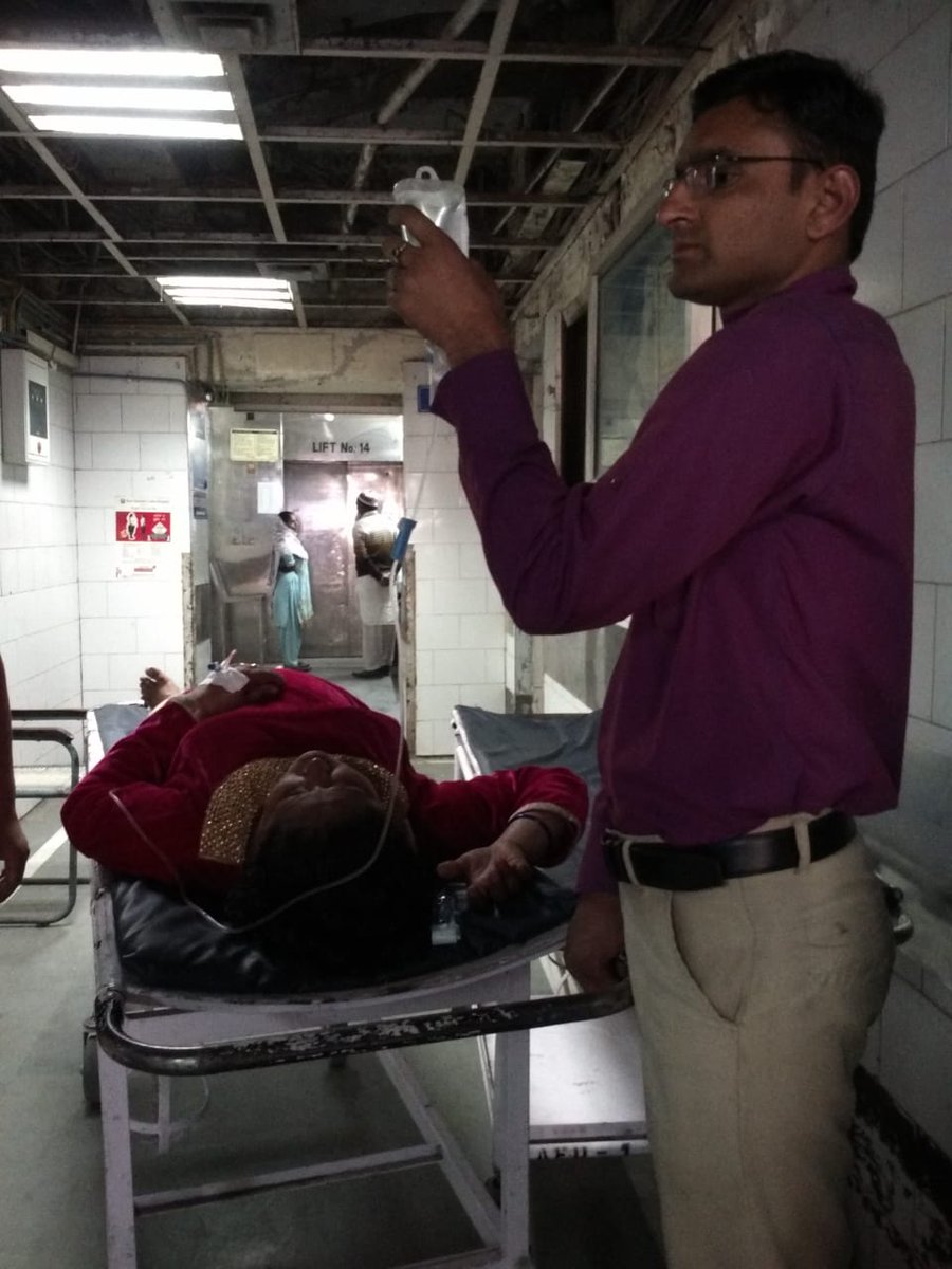 60Guest's tweet photo. #GuestTeacher protest kartey hu 2 teachers hue hospitalised.  @ManojTiwariMP @BJPDelhiState @ravishKumar @ndtv @aajtak @ANI @msisodia @ArvindKejriwal @Gupta_vijender https://t.co/rZ8EPIwQEt