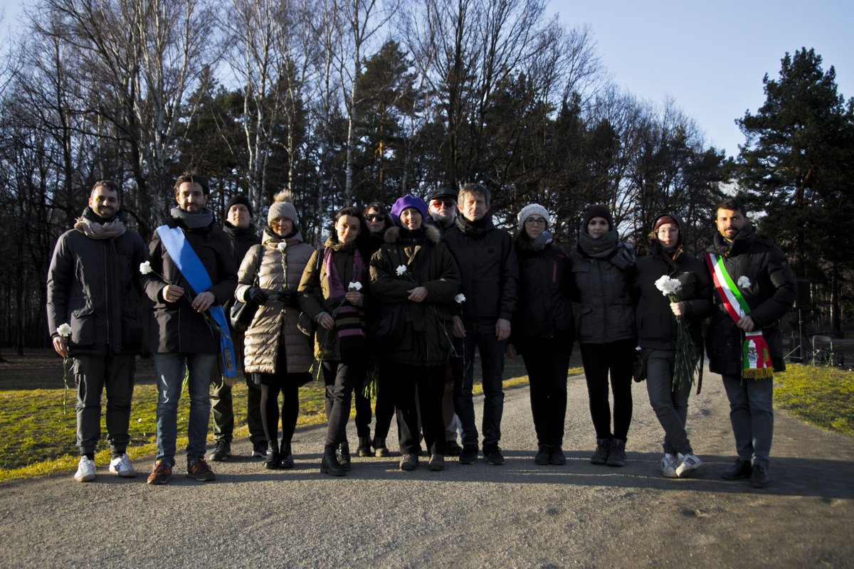 ViaggiMemoria's tweet photo. Il terzo turno del #viaggiomemoriaistoreco #vdm2019 è finito. L'esperienza all'estero si conclude, con quasi 1.100 reggiani coinvolti.
Un saluto dallo staff #Istoreco e dagli ospiti Daniela Fantozzi, Giorgio Zanni e Alessio Mammi https://t.co/A3M2JEB3yh