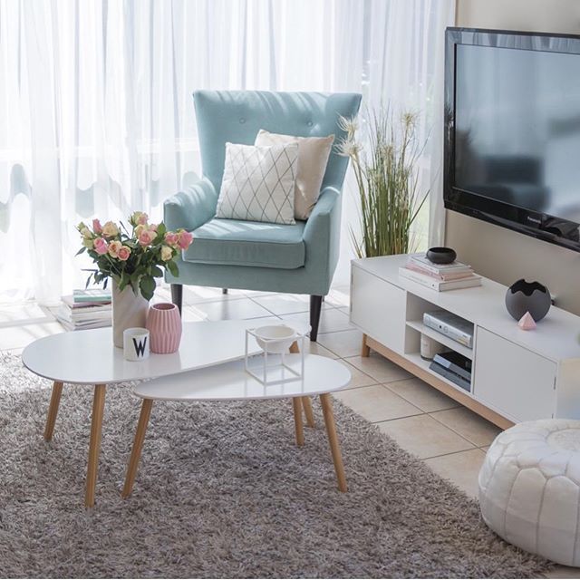 whitefoxstyling's tweet photo. Long weekend chilling. Love! Headed to the movies to see Captain Marvel with the fam earlier. We’re total Marvel fans so have been looking forward to it and it didn’t disappoint. Anyone else seen it? Thoughts? #whitefoxstyling #interiorstylist #livingroom #heropiece #scandi … https://t.co/Xi4D5fORTU