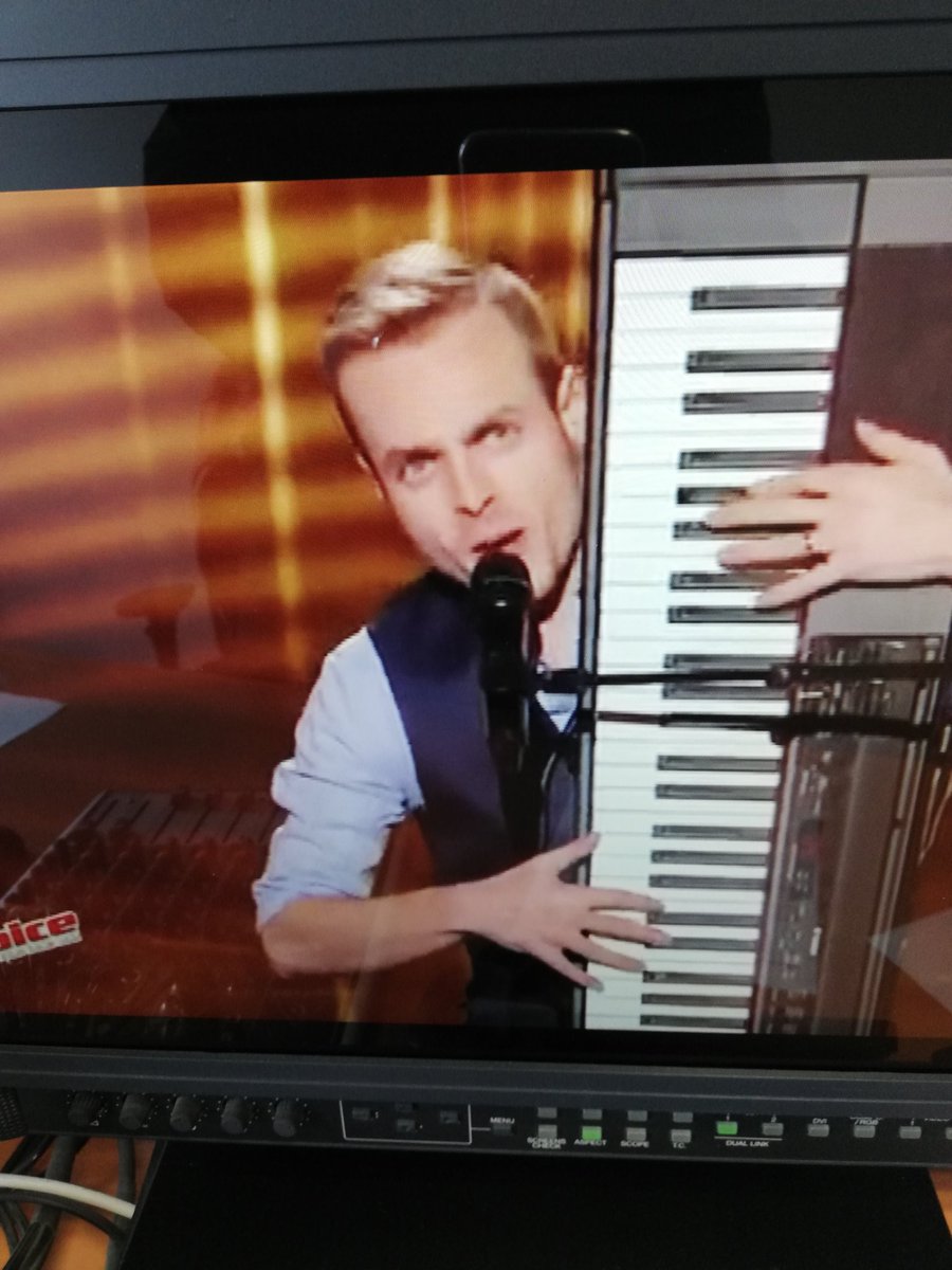 Ludovic, du groupe <a href="/LyreLeTemps/">LYRE LE TEMPS</a> est mon invité ce soir à 19h dans le 19/20 sur <a href="/F3Rhone_Alpes/">France 3 Rhône-Alpes</a>! Je suis sur que ça va plaire à <a href="/nikosaliagas/">Nikos Aliagas</a> 😉