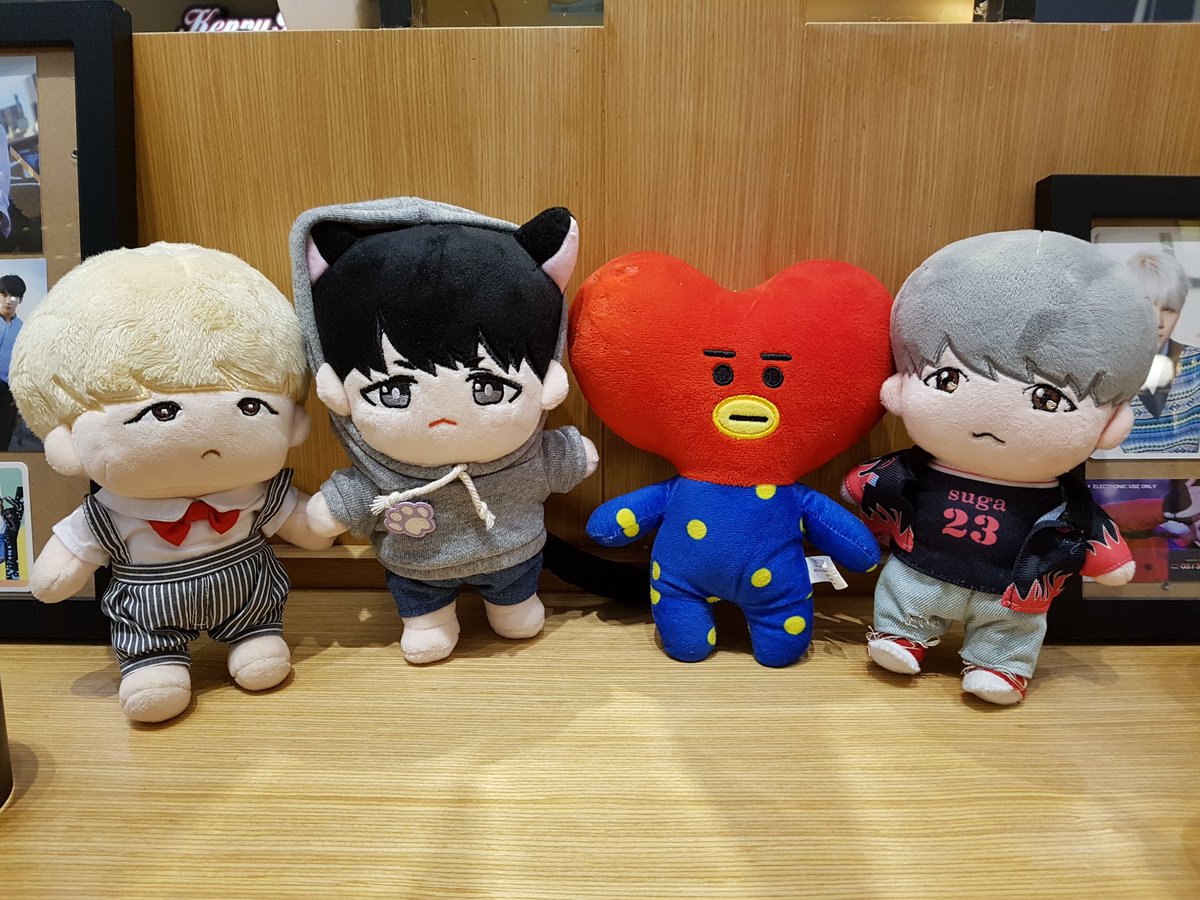kim_tae_chan's tweet photo. Just got here. 😅 atleast i still get to buy and get a cupsleve.. 💜

#Sweet_As_Suga 
#HappySugaDay #슈가생일ㅊㅋ #HappyMinSugaDay https://t.co/rf3mSV4jUD