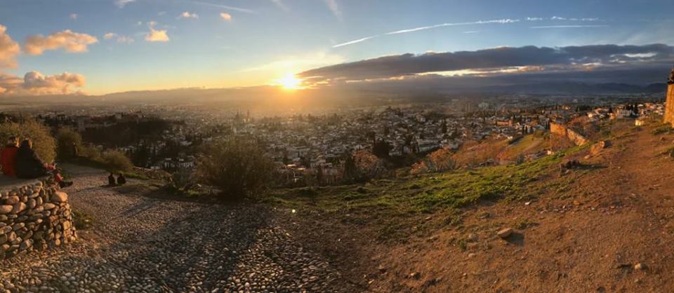 Mira que bonita estás hoy... #Granada #FelizDomingo @GranadaCTours @megustagranada @masquegrana @granadaabierta @GranadaenFotos @GranadaCdeF